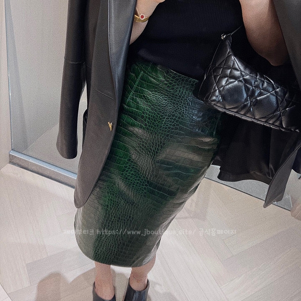 b074bbaf5a0942dbeee6e847548f851c_1695732284_7457.jpg b074bbaf5a0942dbeee6e847548f851c_1695732284_7457.jpg