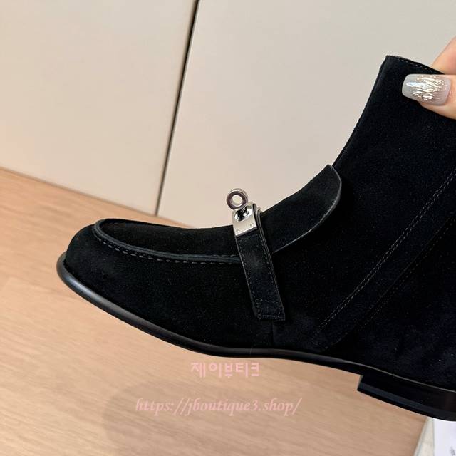 b980b7de7db1ce789085fc0194c98077_1765960220_7957.jpg b980b7de7db1ce789085fc0194c98077_1765960220_7957.jpg