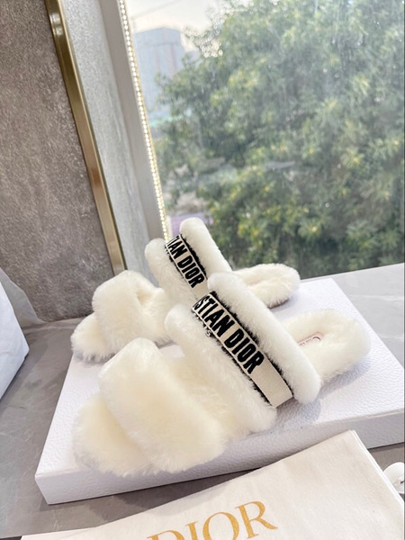 디올 퍼 슬리퍼