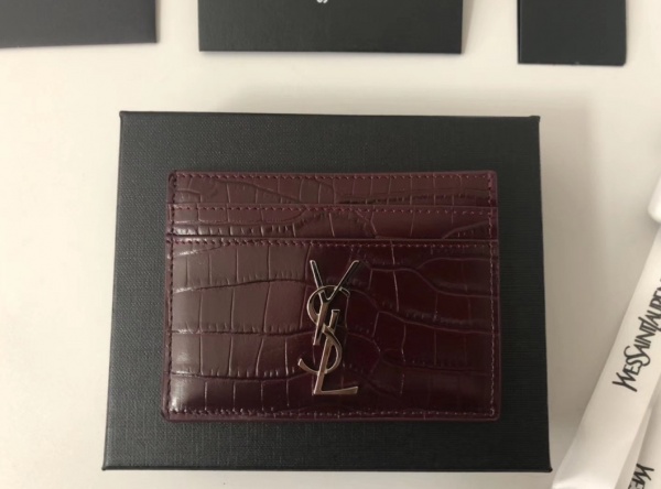 생로랑 모노그램 크로커다일 카드 홀더