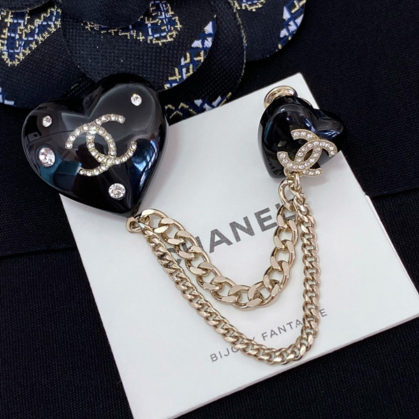 샤넬 하트 브로치