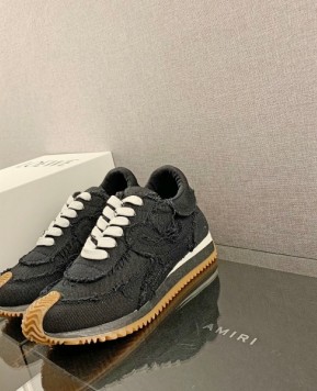 로에베 스니커즈