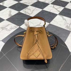 프라다 다이노 가죽 버킷백