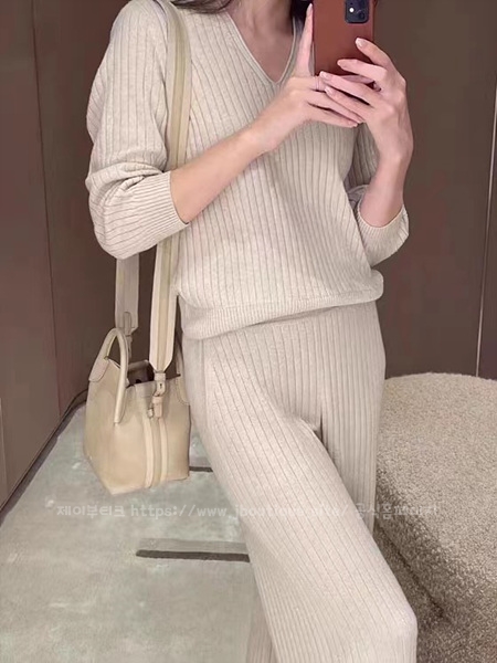 로로피아나 니트