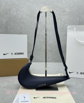나이키 x Jacquemus 르 스우시