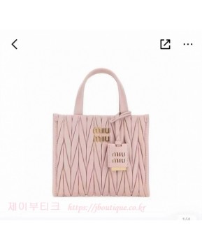 미우미우 마틀라세 나파 가죽 토트백