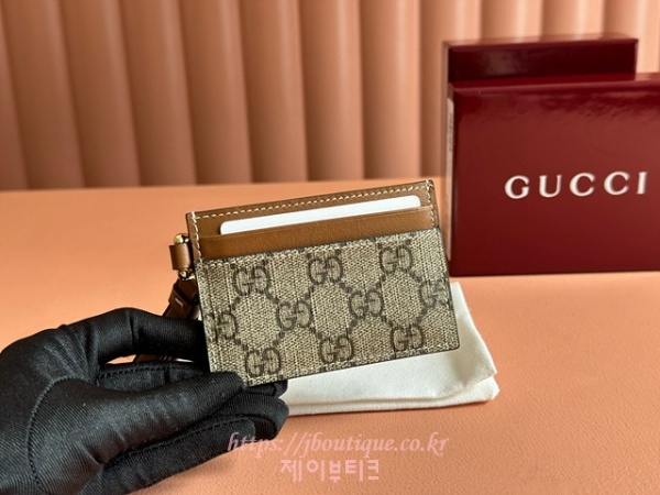 구찌 GG 엠블럼 스트랩 카드 케이스