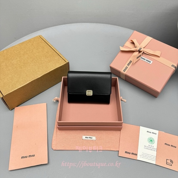미우미우 가죽 지갑
