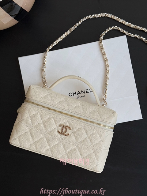 샤넬 2024/25 크루즈 쇼 롱 베니티 체인 탑핸들