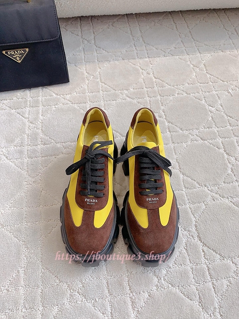 프라다 스니커즈 (남녀 공용)