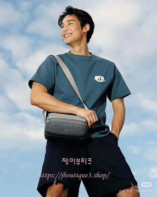 디올 반팔 티셔츠 (남녀 공용)