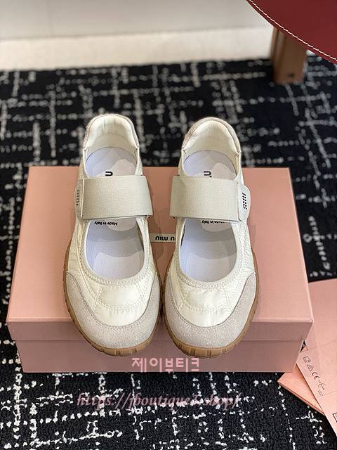 미우미우 스웨이드 발레리나