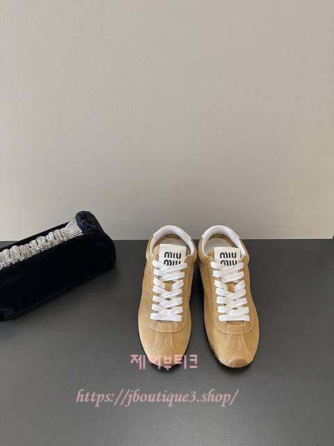 미우미우 스니커즈