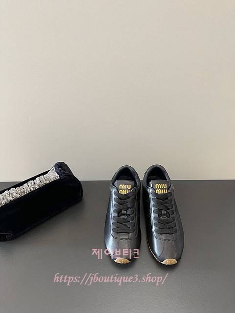 미우미우 스니커즈