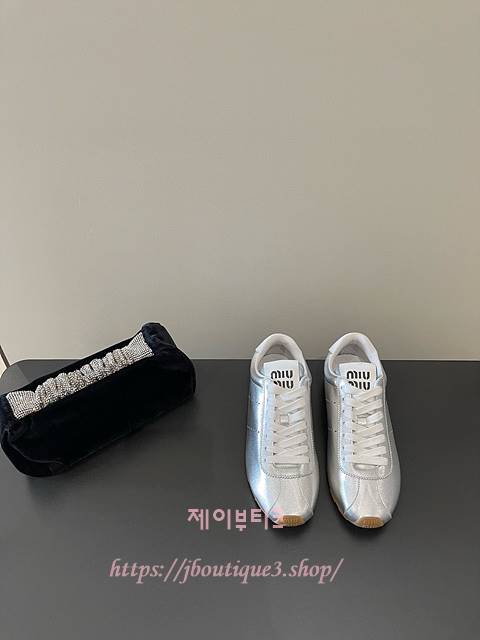 미우미우 스니커즈