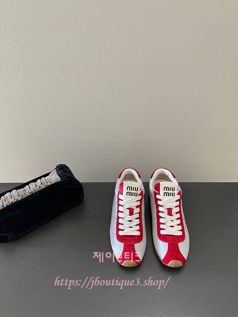 미우미우 스니커즈