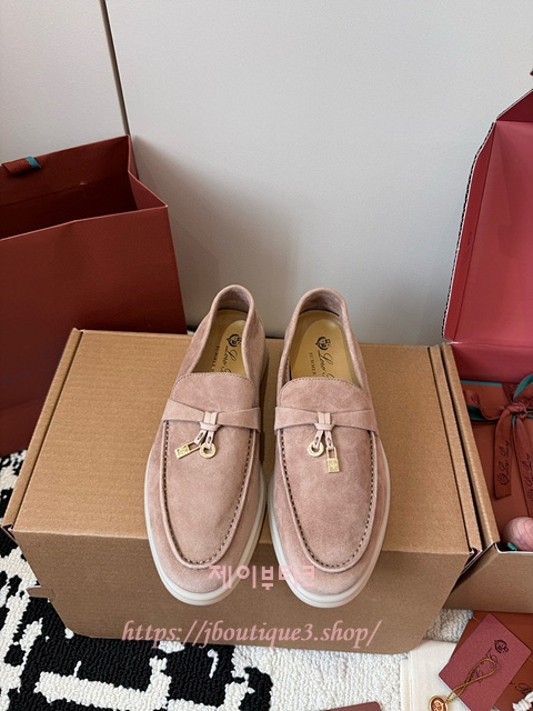 로로피아나 썸머워크