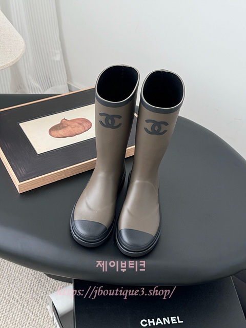 샤넬 레인부츠