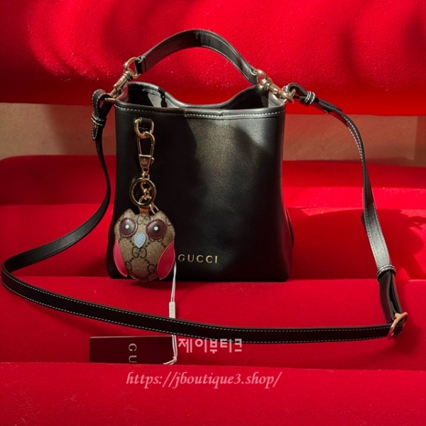 구찌 GG 엠블럼 버킷백 스몰