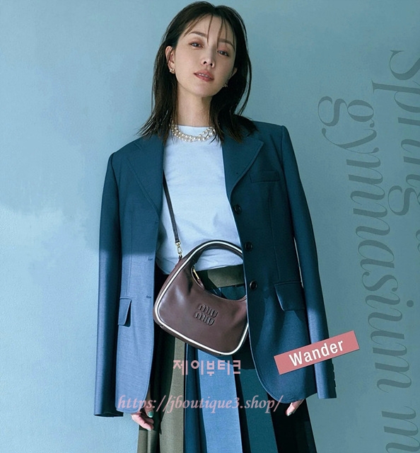 미우미우 완더 가죽 백