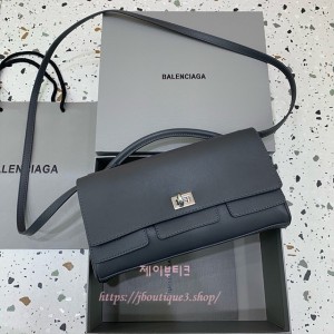 발렌시아가 벨 에어 클러치 온 스트랩