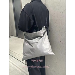 발렌시아가 쇼퍼 더스트 백 크로스바디 파우치