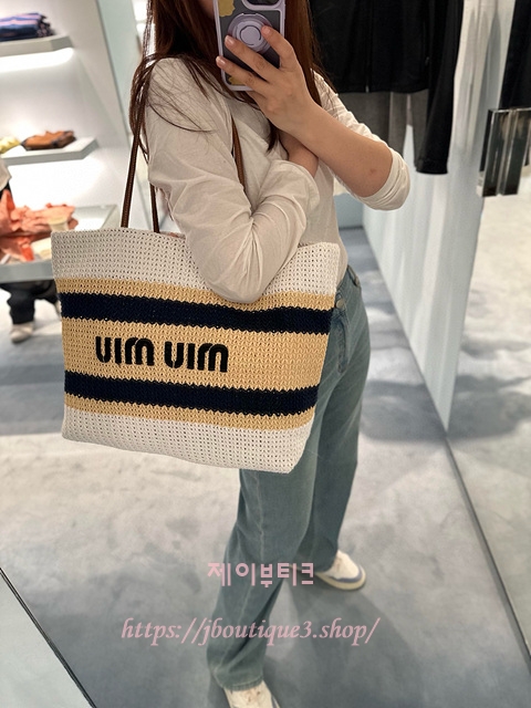 미우미우 라피아 토트백