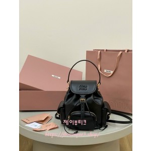미우미우 가죽 백팩