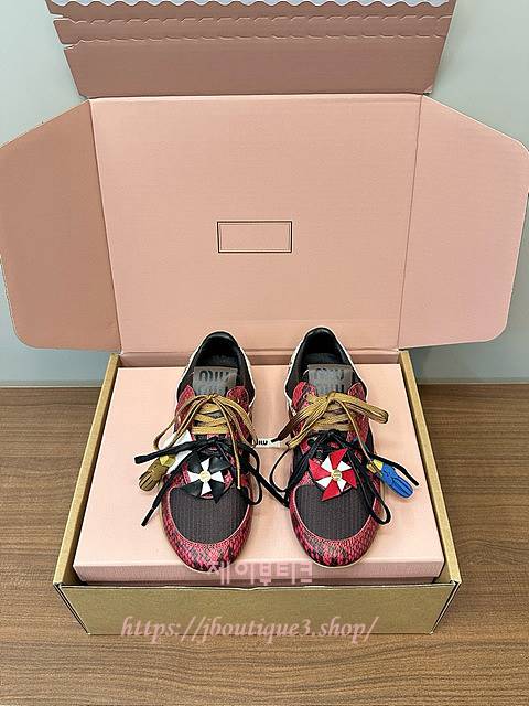 미우미우 스니커즈