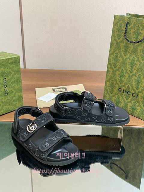 구찌 벨크로 샌들