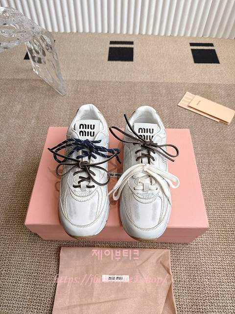 미우미우 스니커즈