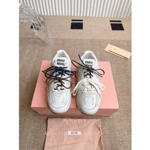 미우미우 스니커즈