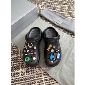 발렌시아가 X 크록스