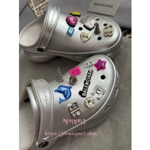 발렌시아가 X 크록스