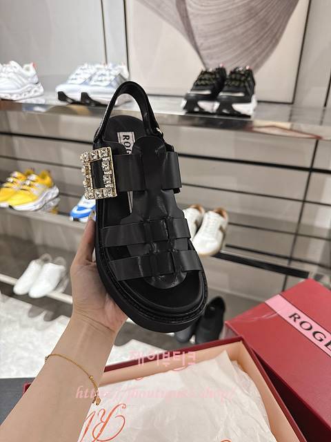 로저비비엔 샌들