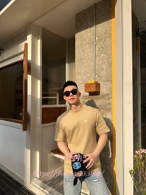 버버리 반팔 티셔츠 (남녀 공용)