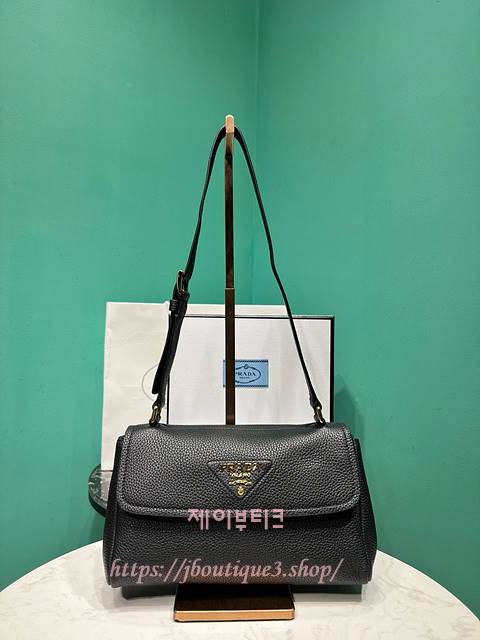 프라다 스몰 가죽 숄더백