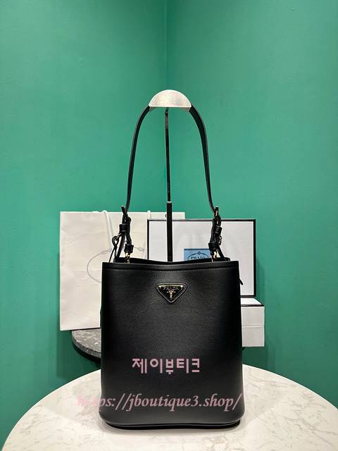 프라다 파니에 토트백