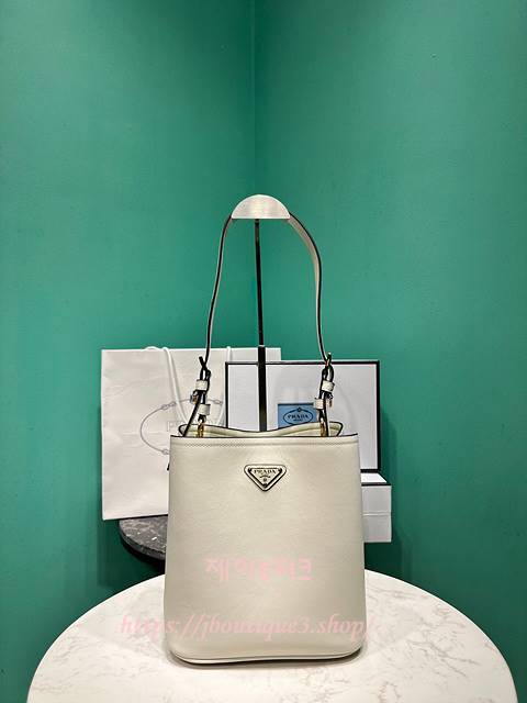 프라다 파니에 토트백