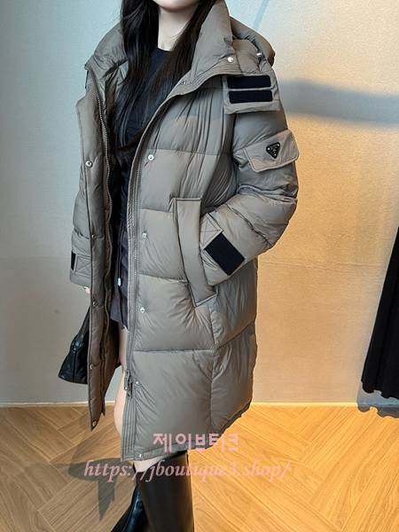 프라다 여성 패딩