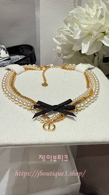 디올 초커 네크리스