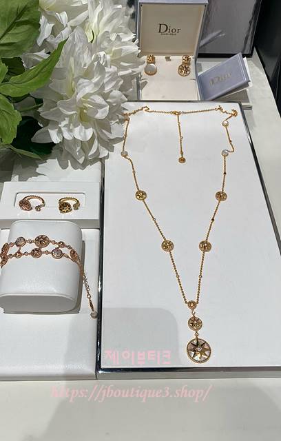 디올 Rose des Vents 목걸이