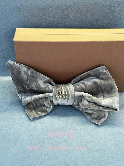 미우미우 헤어 핀