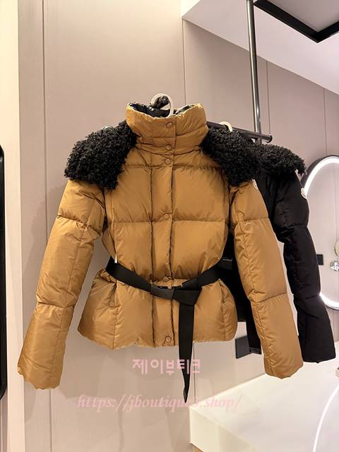 몽클레어 Castelnou 스퀘어 퀼팅 후드 쇼트 다운 재킷 (2color)