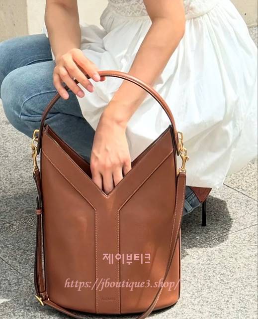 생로랑 Y 탑 핸들 버킷 백