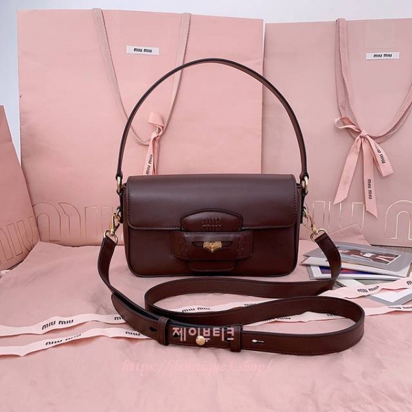 미우미우 페니 레더 백