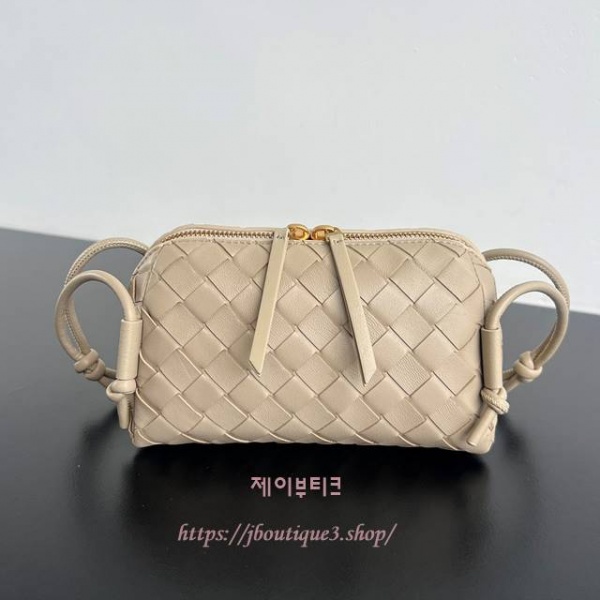 보테가 베네타 콘서트 파우치