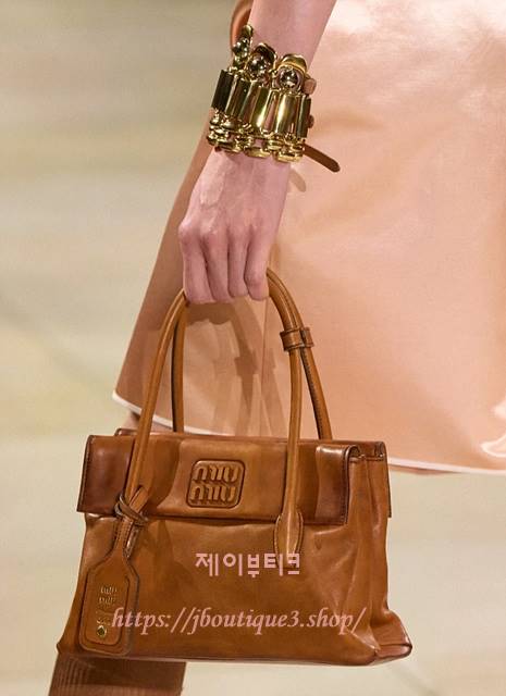 미우미우 솔리테르 가죽 백