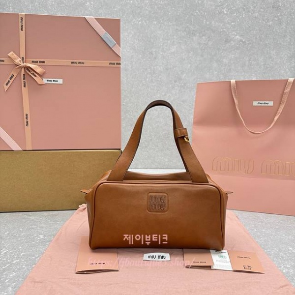 미우미우 가죽 탑 핸들 백