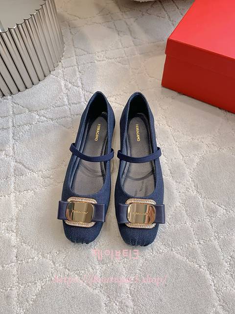 페라가모 뉴 바라 플레이트 발레 플랫